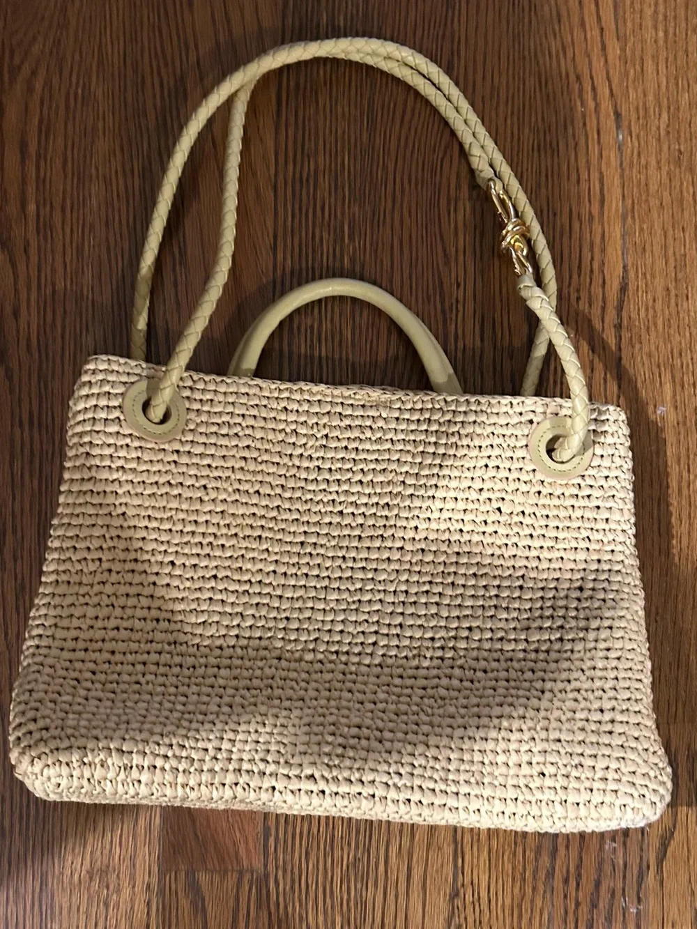 N/A features braided